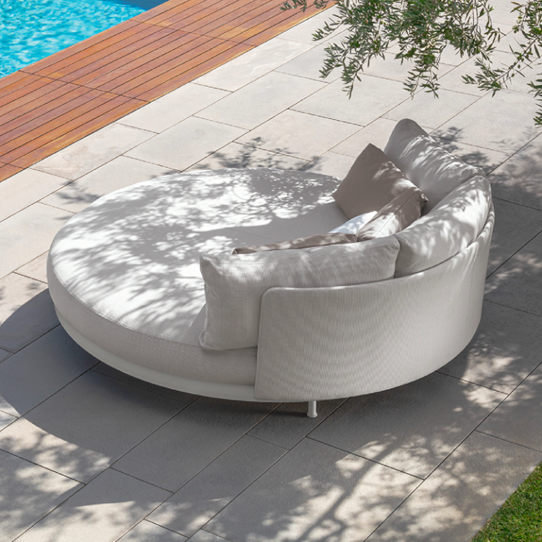 Tips For Arranging Outdoor Furniture